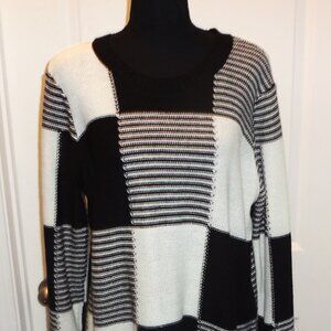 New Directions Black & White Patterned Light Pullover Sweater